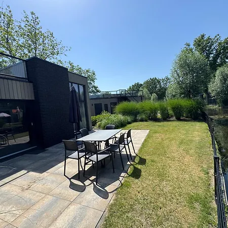 Europarcs Bad Hoophuizen Cube Rooftop Nr Notenboom 25 Holiday home *